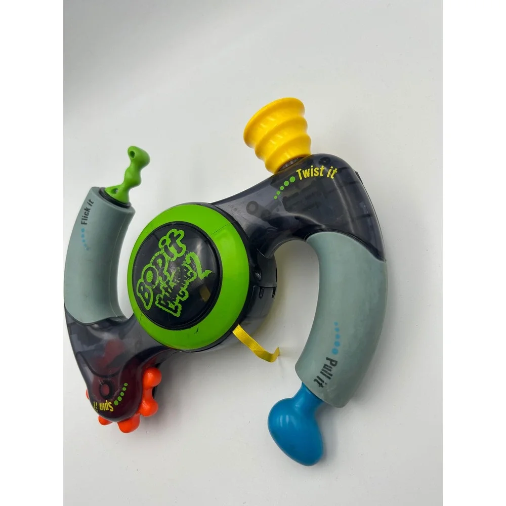 Hasbro Bop It Extreme 2 Electronic Handheld Game Translucent 2002 Retro Toy